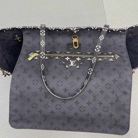 Authentic Louis Vuitton Women's Limited Edition Neverfull MM Geometric Totes - Picture 7 of 14